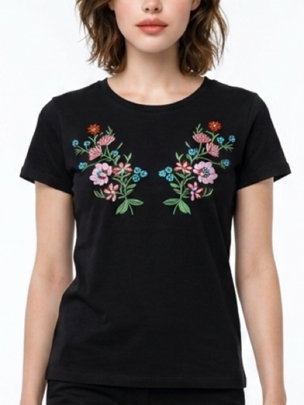 Romeo & Juliet Couture Women’s Sz Medium Black Heavy Embroidered Top